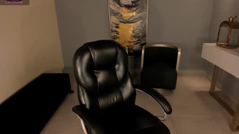 Naomi online show from November 23, 2025, 1:00 pm