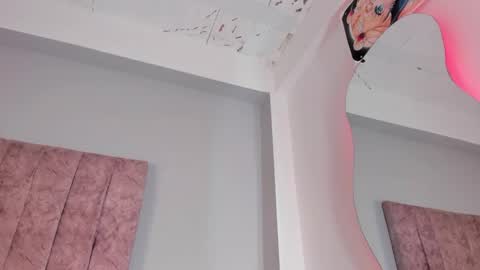 Laura  online show from September 25, 2025, 10:35 pm