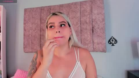 Laura  online show from October 17, 2025, 5:15 pm