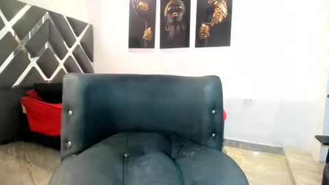 naomiwildburn online show from November 24, 2025, 2:50 pm