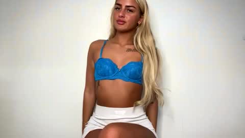 Naomi online show from October 10, 2025, 9:41 am