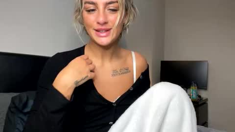 Naomi online show from October 17, 2025, 7:55 am