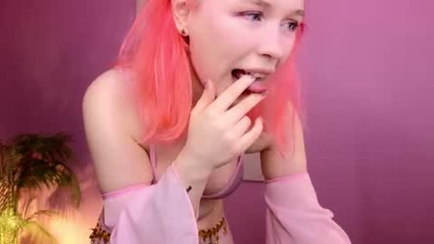 Snapshot of naomiyoru chatting on June 24, 2026, 8:52 pm Naomi online show from June 24, 2026, 8:52 pm