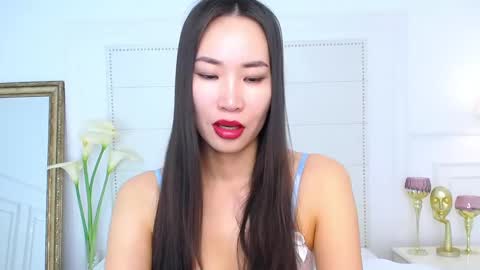 Naomi online show from December 24, 2024, 2:21 am