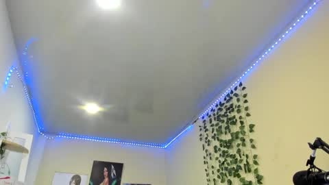 naomy online show from February 16, 2025, 7:16 pm