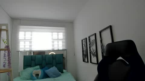 naomy online show from October 2, 2025, 7:43 pm