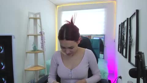 naomy online show from October 25, 2025, 7:52 pm