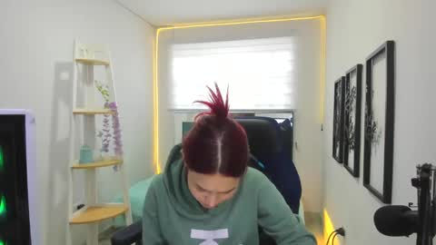 naomy online show from November 1, 2025, 7:49 pm