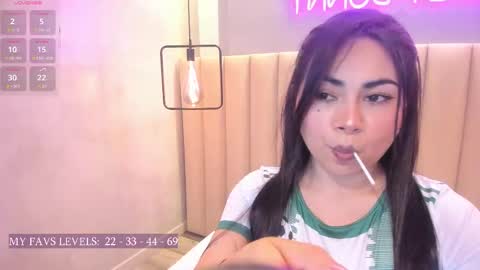 Naomy  online show from September 19, 2025, 9:37 pm