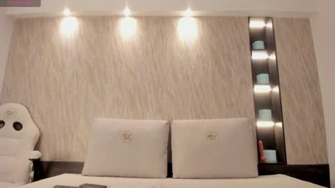 nara black  online show from April 13, 2026, 11:59 am