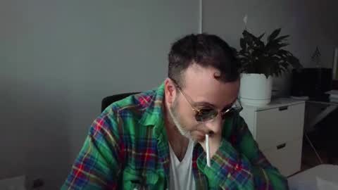 nassobout online show from October 24, 2025, 8:27 pm