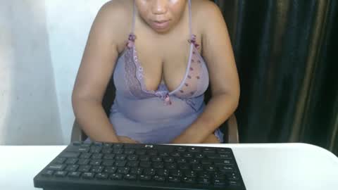 Snapshot of nasty_luna0 chatting on October 28, 2025, 5:00 am nasty_luna0 online show from October 28, 2025, 5:00 am