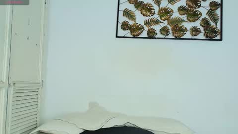 Naty  online show from September 13, 2025, 12:05 pm