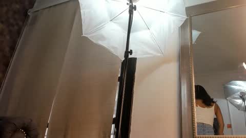 Naty  online show from September 18, 2025, 12:07 pm