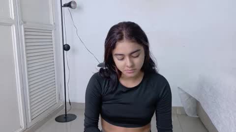 Naty  online show from December 18, 2025, 12:11 pm