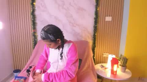 Natalia online show from December 22, 2025, 5:04 am