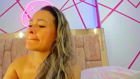 natalia_lopezz online show from March 12, 2025, 7:38 pm