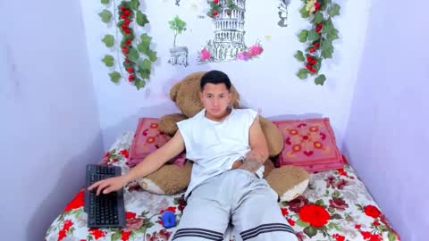 nataliaandjulliam online show from November 16, 2025, 3:12 am