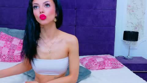 nataliacroft online show from April 15, 2026, 2:46 pm