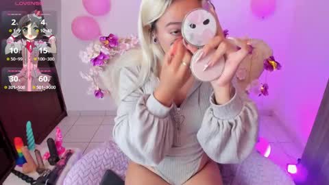 Nataliua Henao online show from October 14, 2025, 4:57 am