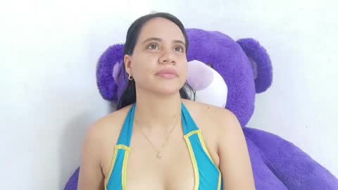 nataliavela online show from April 21, 2026, 3:50 pm