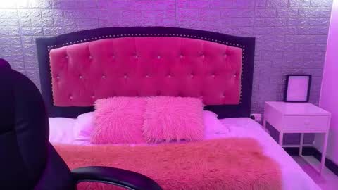 natalie  online show from October 7, 2025, 2:53 am