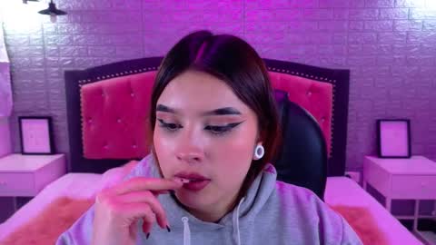 natalie  online show from October 13, 2025, 7:47 pm