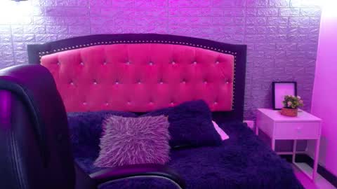 natalie  online show from October 22, 2025, 2:56 am