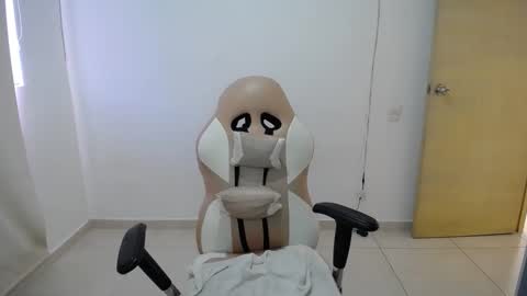 natalielabellex1 online show from December 5, 2025, 8:05 pm