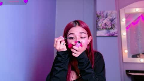 natalliapradas online show from November 24, 2025, 4:18 pm