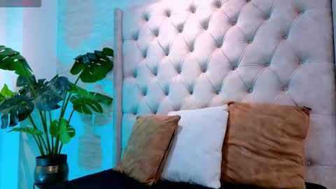 nataly_lblanck online show from October 11, 2025, 11:42 am