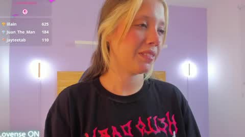 Snapshot of nataly_rodri chatting on May 15, 2026, 10:50 pm Nataly online show from May 15, 2026, 10:50 pm