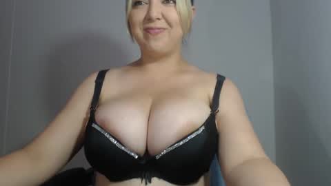 Snapshot of natasha9_ chatting on December 17, 2024, 6:53 pm NATTY online show from December 17, 2024, 6:53 pm