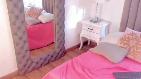 natasha 7  online show from April 16, 2026, 9:39 pm