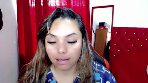 natasha__magics online show from November 6, 2025, 9:59 pm