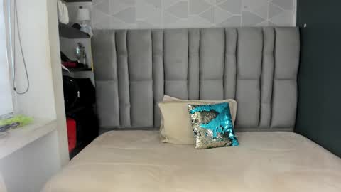 N A T A S H A online show from November 18, 2025, 8:02 pm