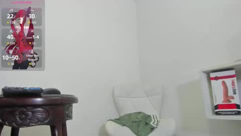 Nathalia Isaza online show from December 4, 2025, 1:15 am