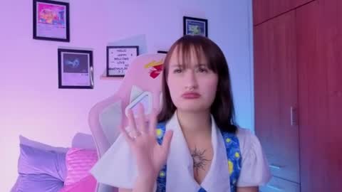 Nathalia Ramirez online show from April 16, 2026, 5:52 am