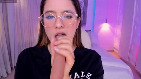 Snapshot of nathalie_rivers chatting on April 23, 2026, 12:29 pm NATHALIE online show from April 23, 2026, 12:29 pm