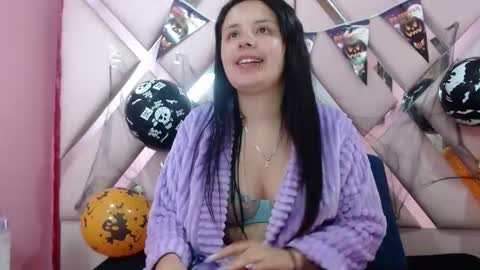Snapshot of nathaly_low chatting on October 17, 2025, 3:10 am nathaly low online show from October 17, 2025, 3:10 am