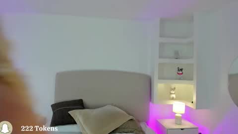 NATHALY  online show from December 18, 2025, 10:43 am