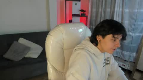 nathalyy_ds online show from February 25, 2026, 1:32 pm