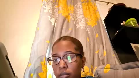 natiivemamiii online show from April 25, 2026, 7:11 pm