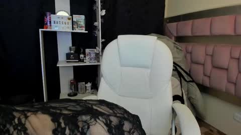 Snapshot of natsuki_09 chatting on February 13, 2025, 4:32 am Nat online show from February 13, 2025, 4:32 am