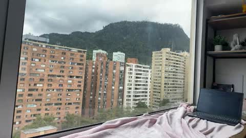     online show from November 10, 2025, 4:50 pm