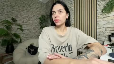 NATTY FIERROS online show from November 21, 2025, 11:03 pm