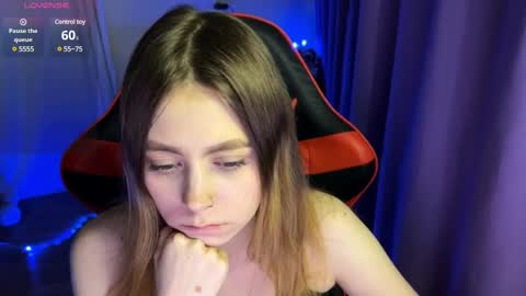 natural_babe666 online show from March 3, 2025, 6:33 pm