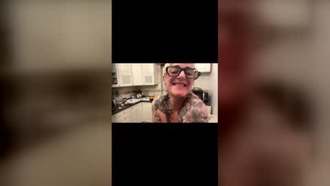 naturalbornsinfull online show from December 21, 2025, 2:51 am