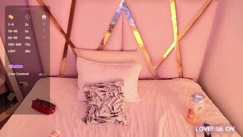 Snapshot of naturall_latina_ chatting on December 12, 2024, 3:21 am Sofia online show from December 12, 2024, 3:21 am