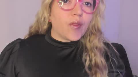 Nataly online show from November 22, 2025, 7:02 pm